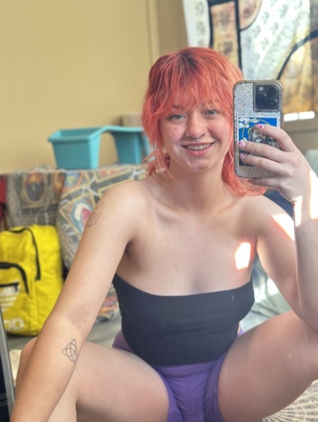 busty britisk babe smaker politiets tykke jizz het perfekt bilder